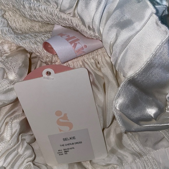 The Cherub Dress in Swan
Selkie   XS - Picture 4 of 4